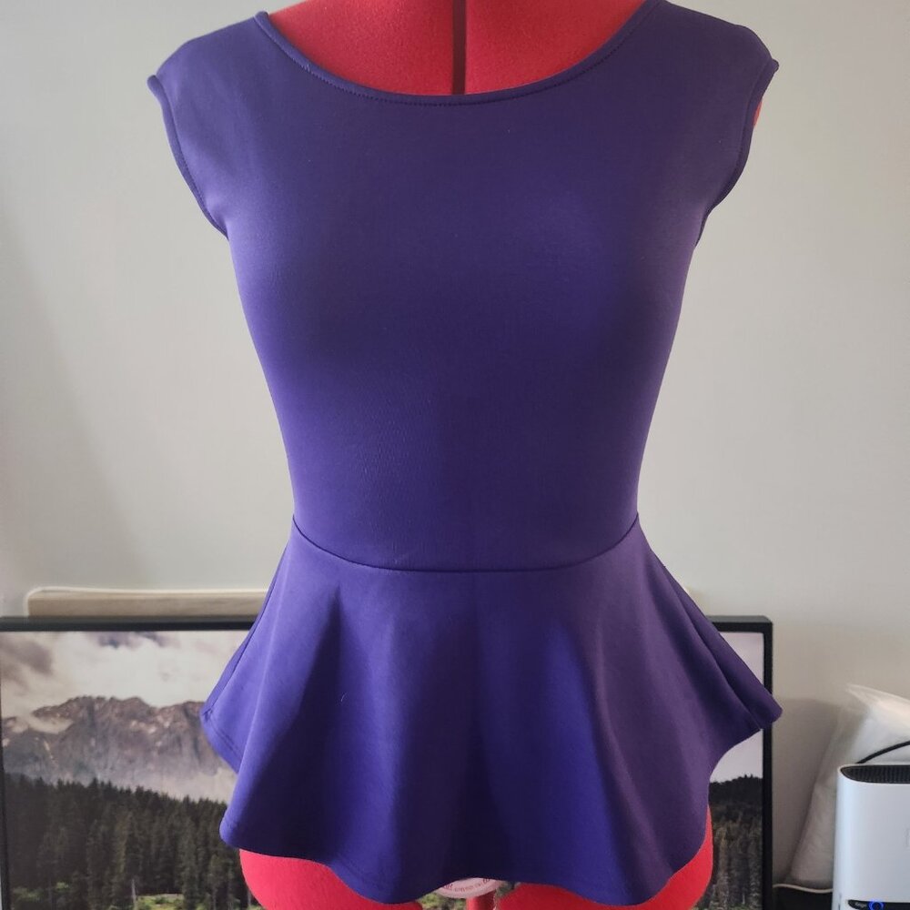 Purple Cap-Sleeve Peplum Top — Women’s Size M — Excellent Condition